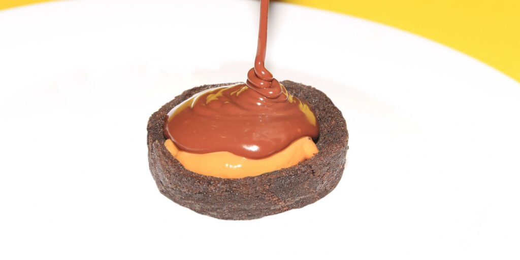 Chocolate cookie Caramel Cheesecake Tart